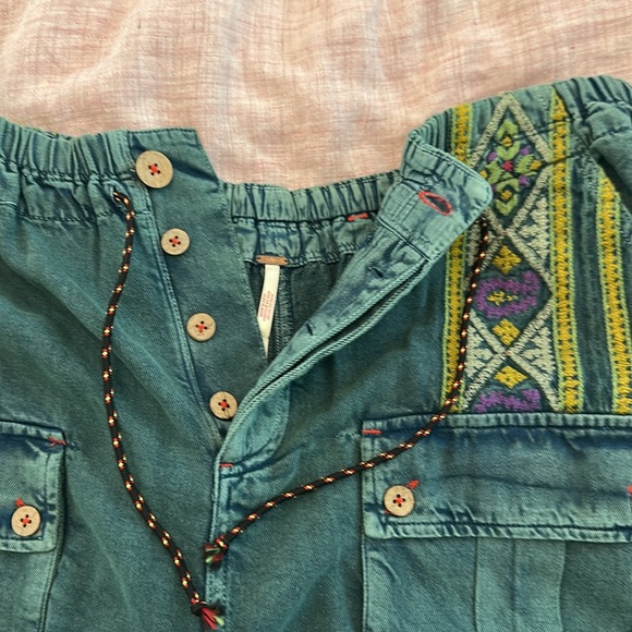 Free People Green Embroidered Cargo Shorts - Picture 4 of 4